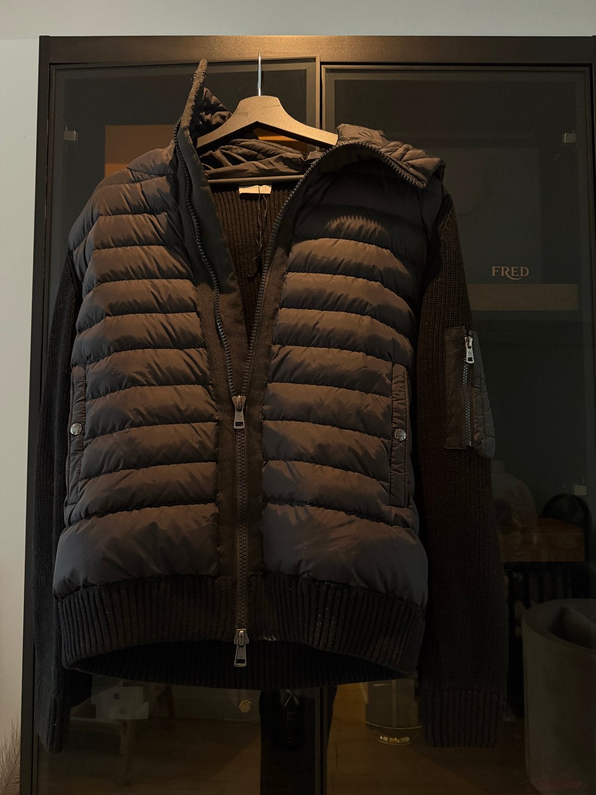 Moncler gewatteerd vest met capuchon, maat L, Ophalen of Verzenden, Zo goed als nieuw, Maat 52/54 (L), Zwart