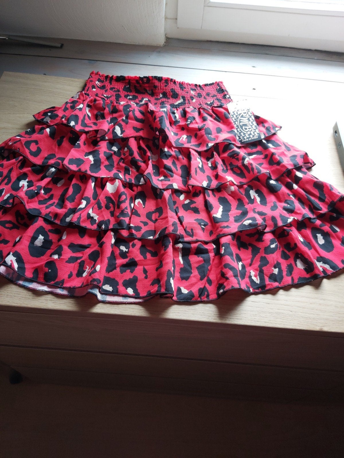 Rode rok met luipaardprint en ruches, Ophalen, Maat 36 (S), Boven de knie, Rood