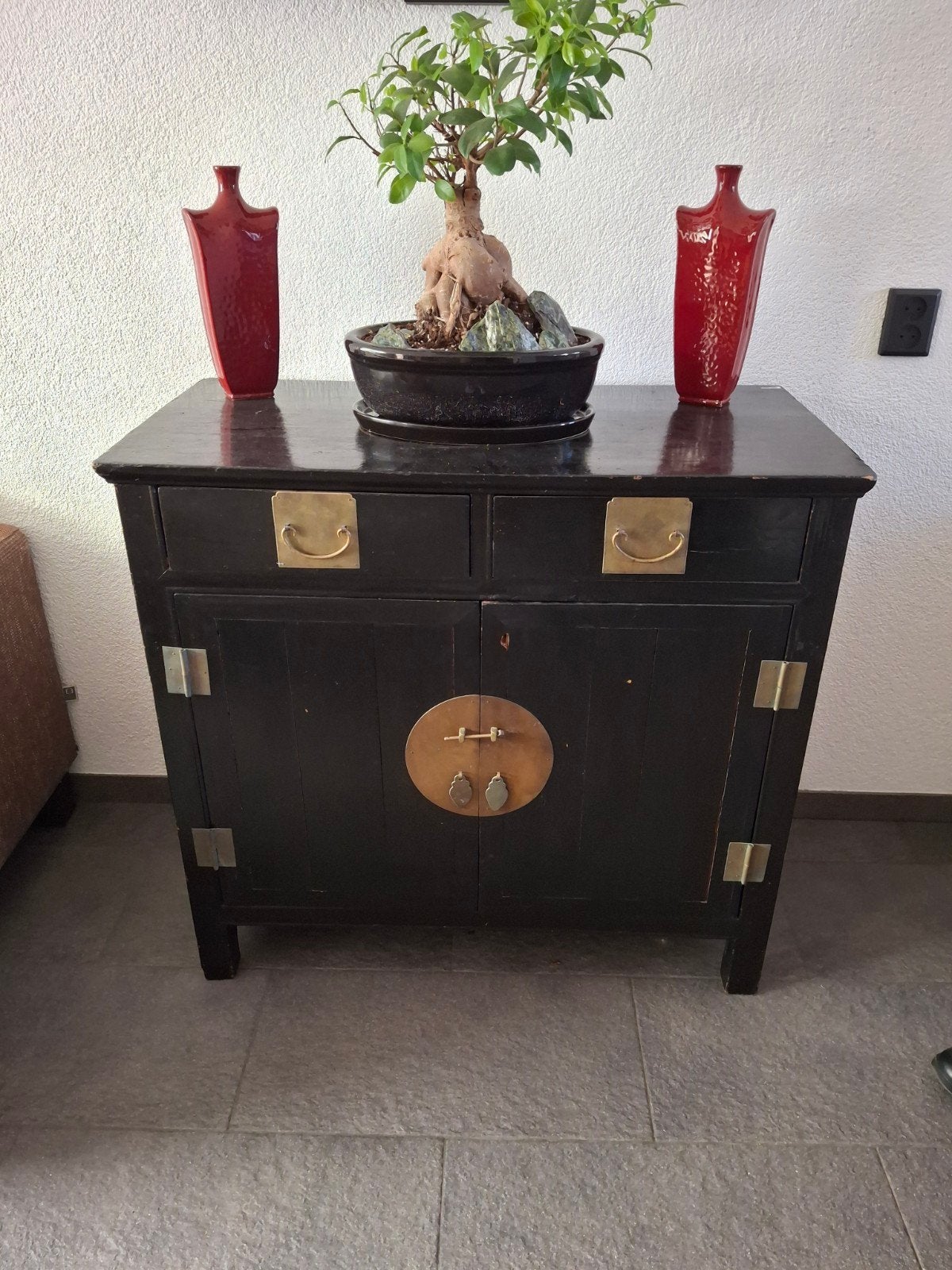 Antiek Chinees zwart dressoir met messing beslag, Ophalen
