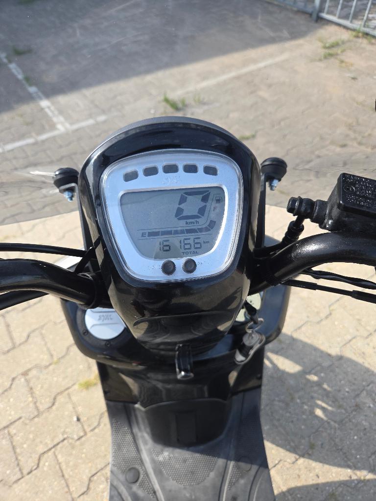 Sym Mio 50i, Maximaal 45 km/u, 49 cc, Zo goed als nieuw, Benzine