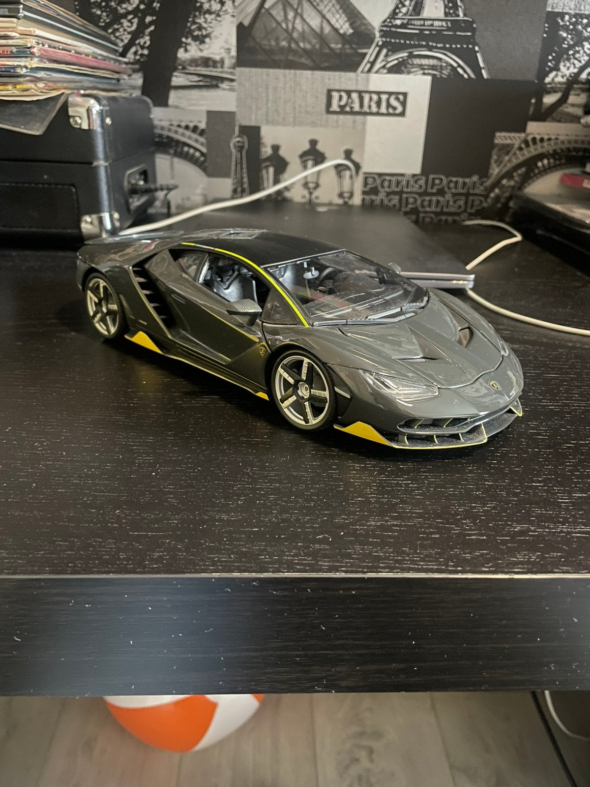 Maisto 1:18 schaalmodel Lamborghini Centenario, Hobby en Vrije tijd, Modelauto's | 1:18, Ophalen of Verzenden, Zo goed als nieuw