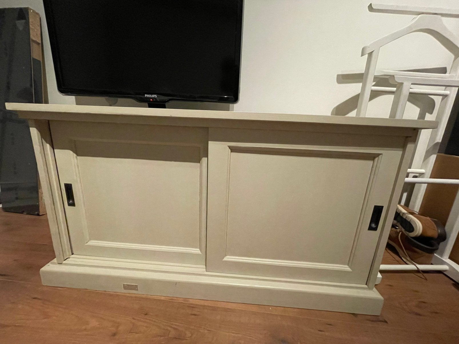 Houten TV meubel, Ophalen, Gebruikt, 100 tot 150 cm, Met deur(en)