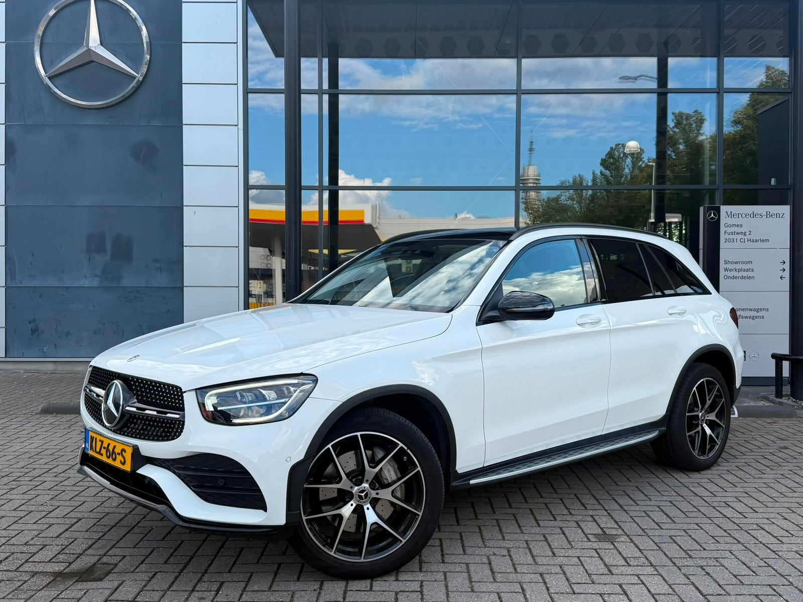 Mercedes-Benz GLC 300e 320pk 4MATIC 9G-TRONIC 2021 Wit, Automaat, Navigatiesysteem, Zwart, 4 cilinders