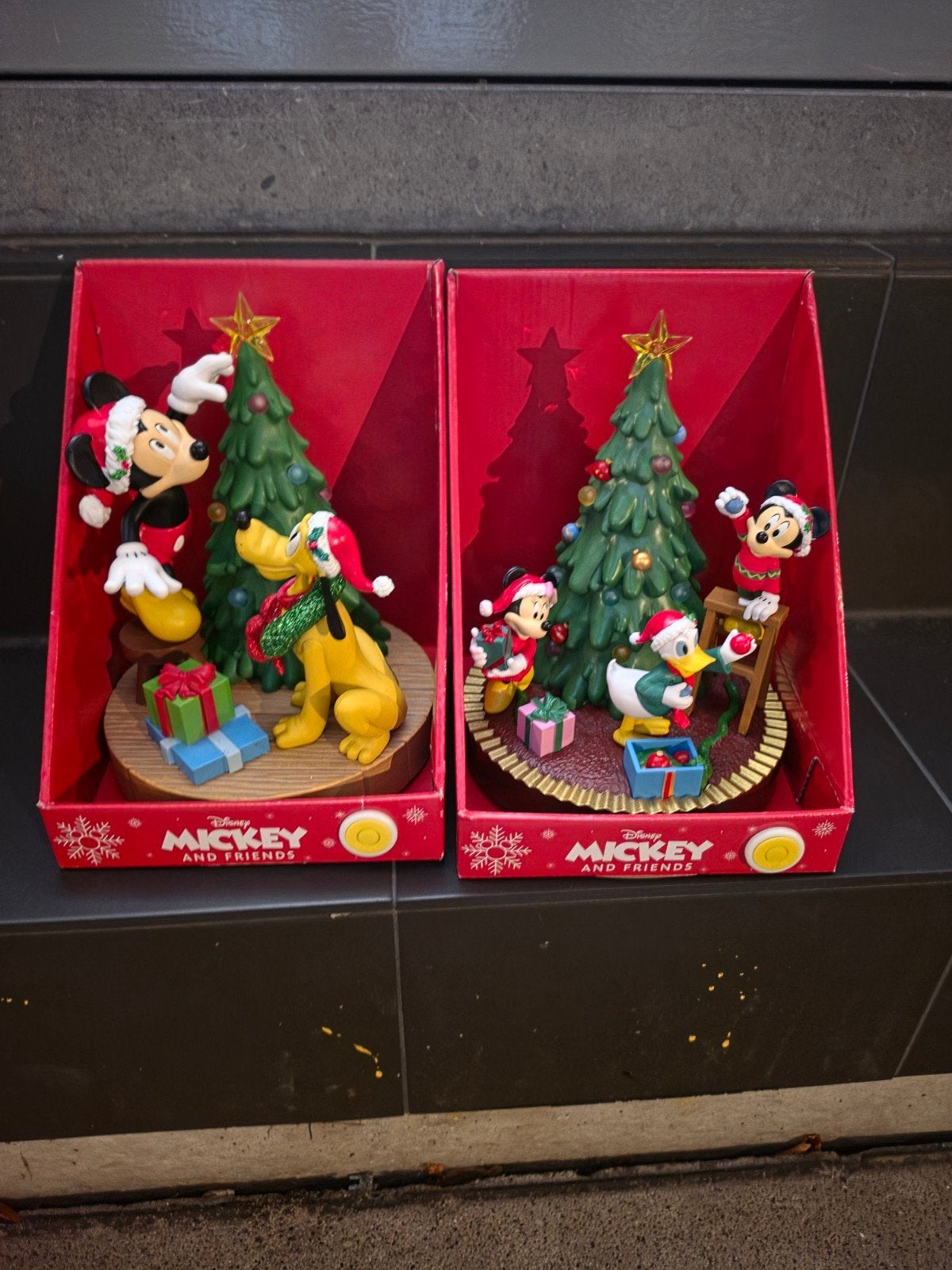 2 x Disney kersttafereel met led, Diversen, Ophalen of Verzenden, Nieuw