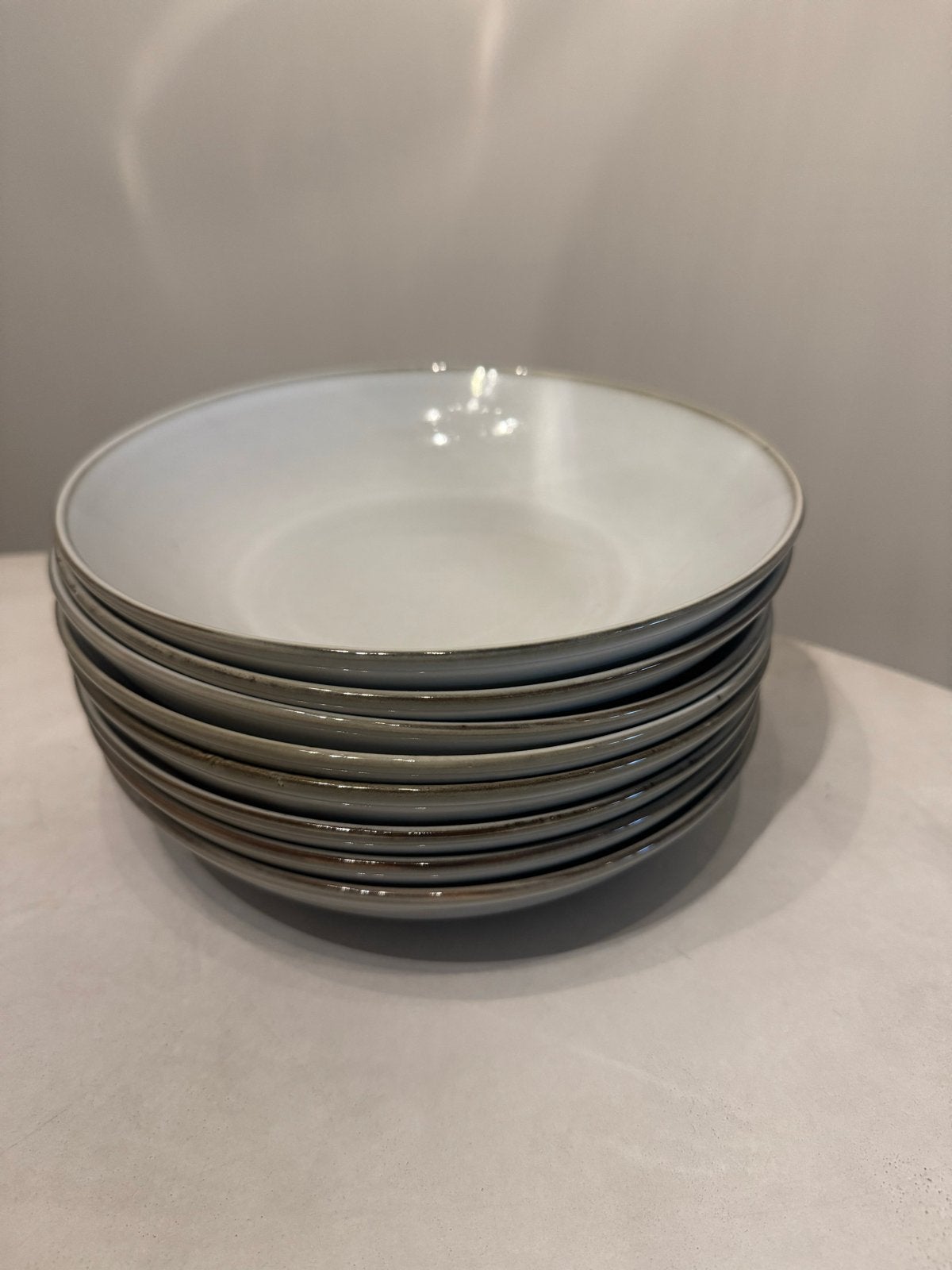 IKEA GLADELIG Diepe Borden - Grijs, 21 cm (Set van 8), Huis en Inrichting, Ophalen, Keramiek, IKEA, Zo goed als nieuw