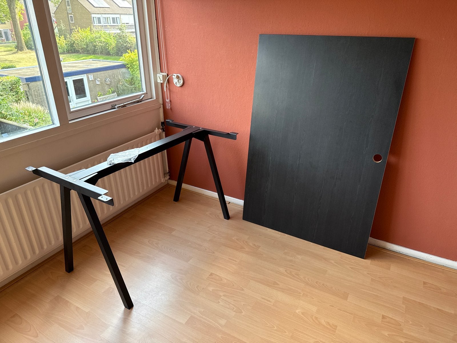 Zwart bureau met metalen onderstel en blad (IKEA), Ophalen, Gebruikt, Metaal, IKEA