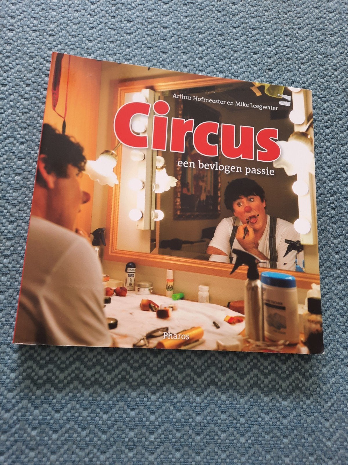 Circus: een bevlogen passie - softcover, 140 blz., Ophalen of Verzenden, Nieuw, Arthur Hofmeester en Mike Leegwater