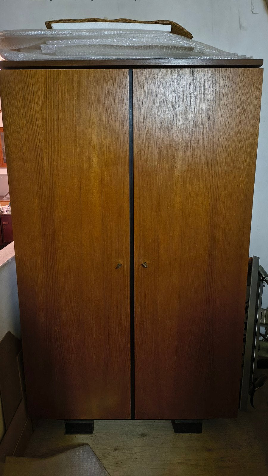 mid century kledingklast, Ophalen
