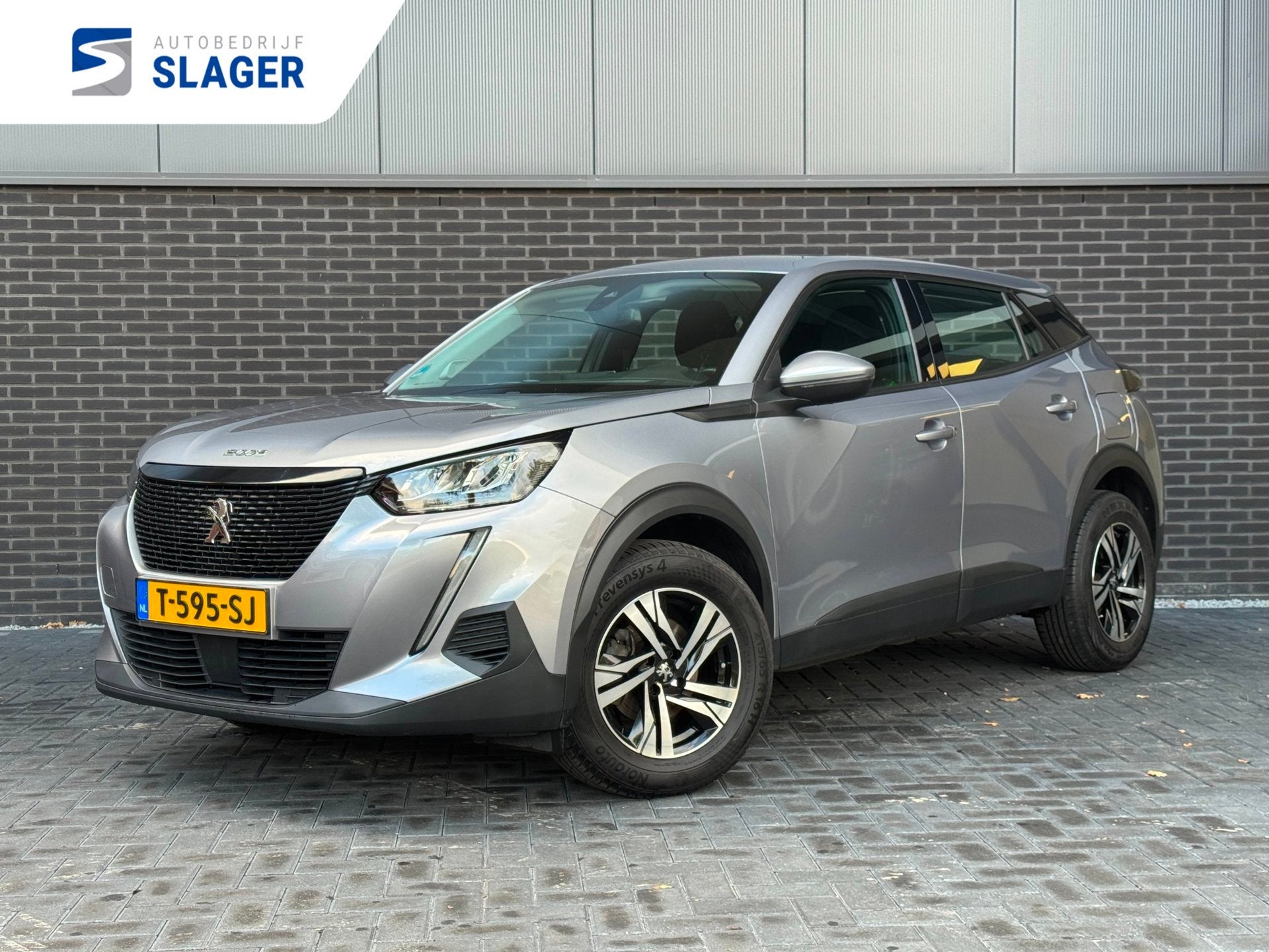 Peugeot 2008 1.2 PureTech Active - Distr. verv.| Navi | Trek, Gebruikt, Euro 6, 1199 cc, 3 cilinders