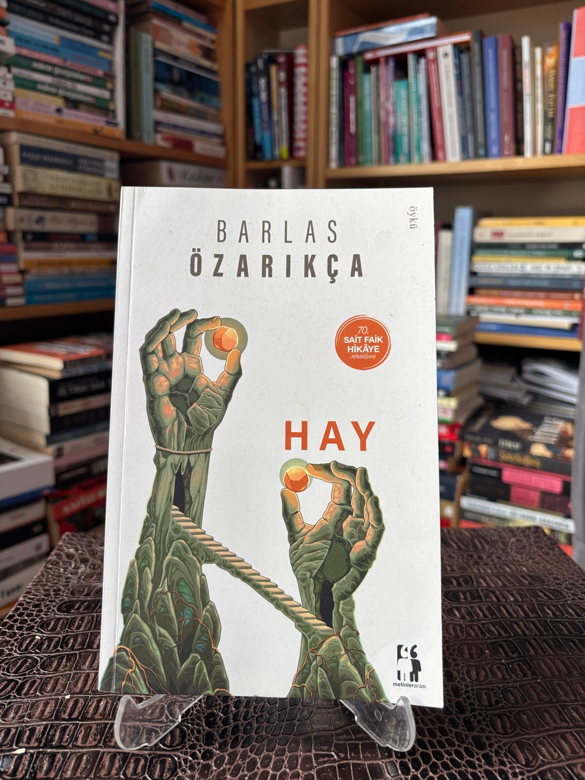 HAY - Barlas Özarıkça - Turkse fictie, Ophalen of Verzenden, Zo goed als nieuw, Wereld overig