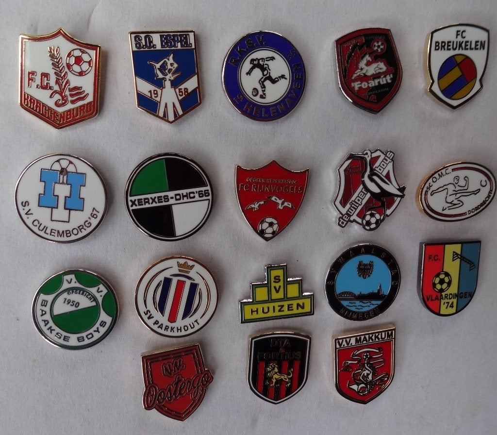 41x  VOETBALPINS amateurclubs NL (zie lijst in beschrijving), Ophalen of Verzenden, Zo goed als nieuw, Overige binnenlandse clubs