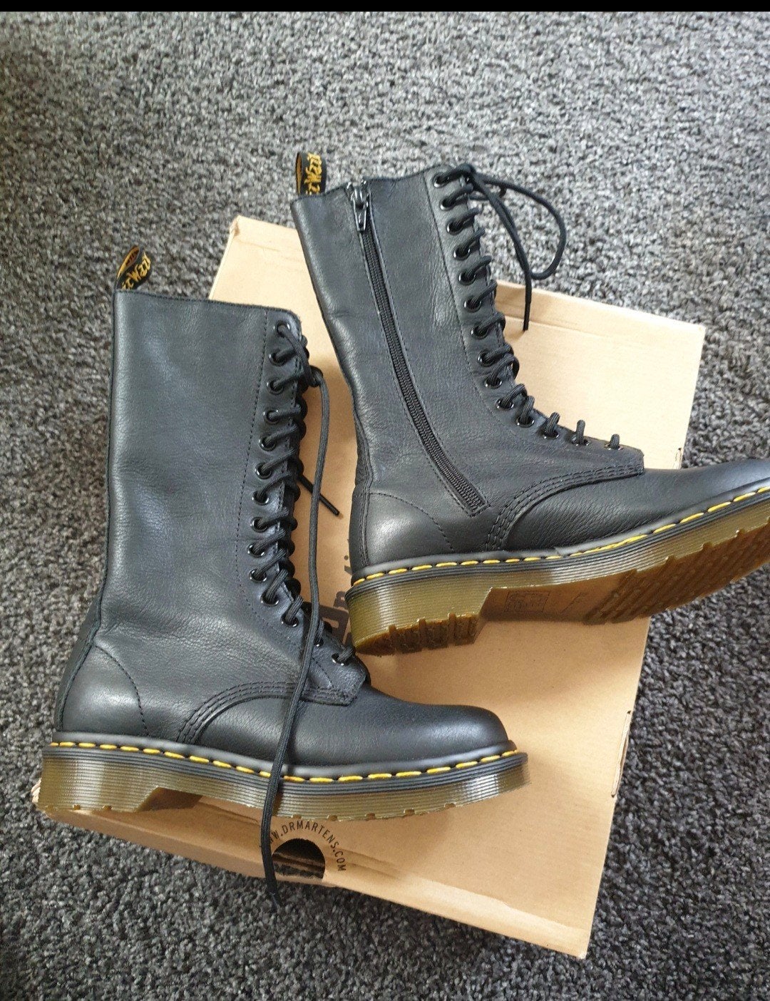 Nieuwe Dr. Martens hoge laarzen - Zwart, Kleding | Dames, Ophalen of Verzenden, Nieuw, Zwart, Hoge laarzen