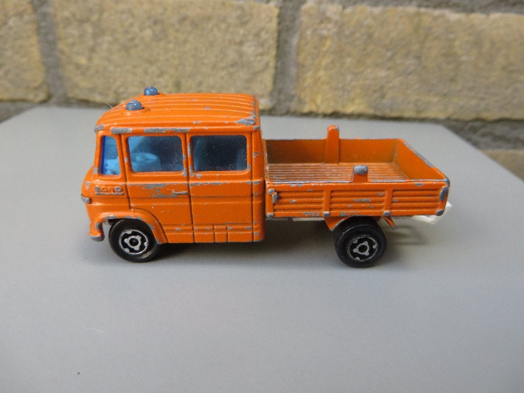 Majorette Mercedes Benz Traveaux Public oranje, Ophalen of Verzenden, Gebruikt, Bus of Vrachtwagen