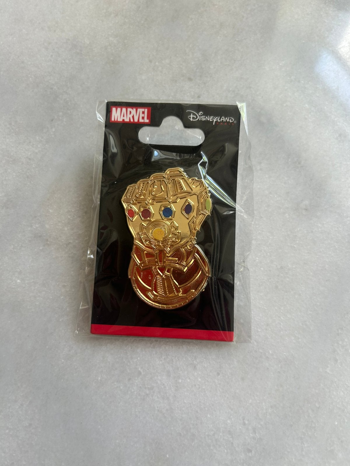 NIEUW Disneyland Paris Pin - Marvel Infinity Gauntlet, Ophalen of Verzenden, Overige figuren, Nieuw, Overige typen