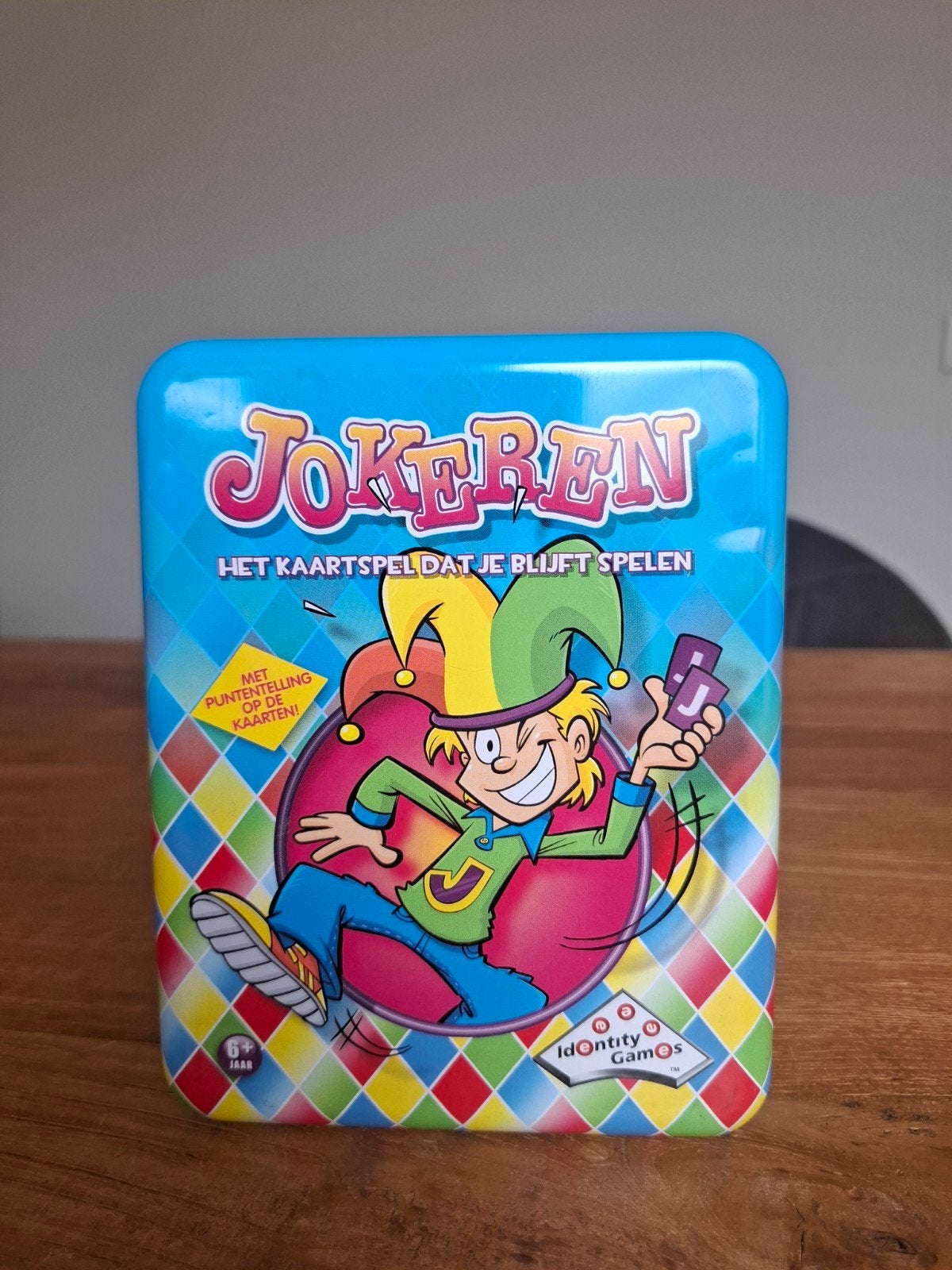 Jokeren- Kaartspel in Blikken Doos, Hobby en Vrije tijd, Gezelschapsspellen | Kaartspellen, Vijf spelers of meer, Ophalen of Verzenden