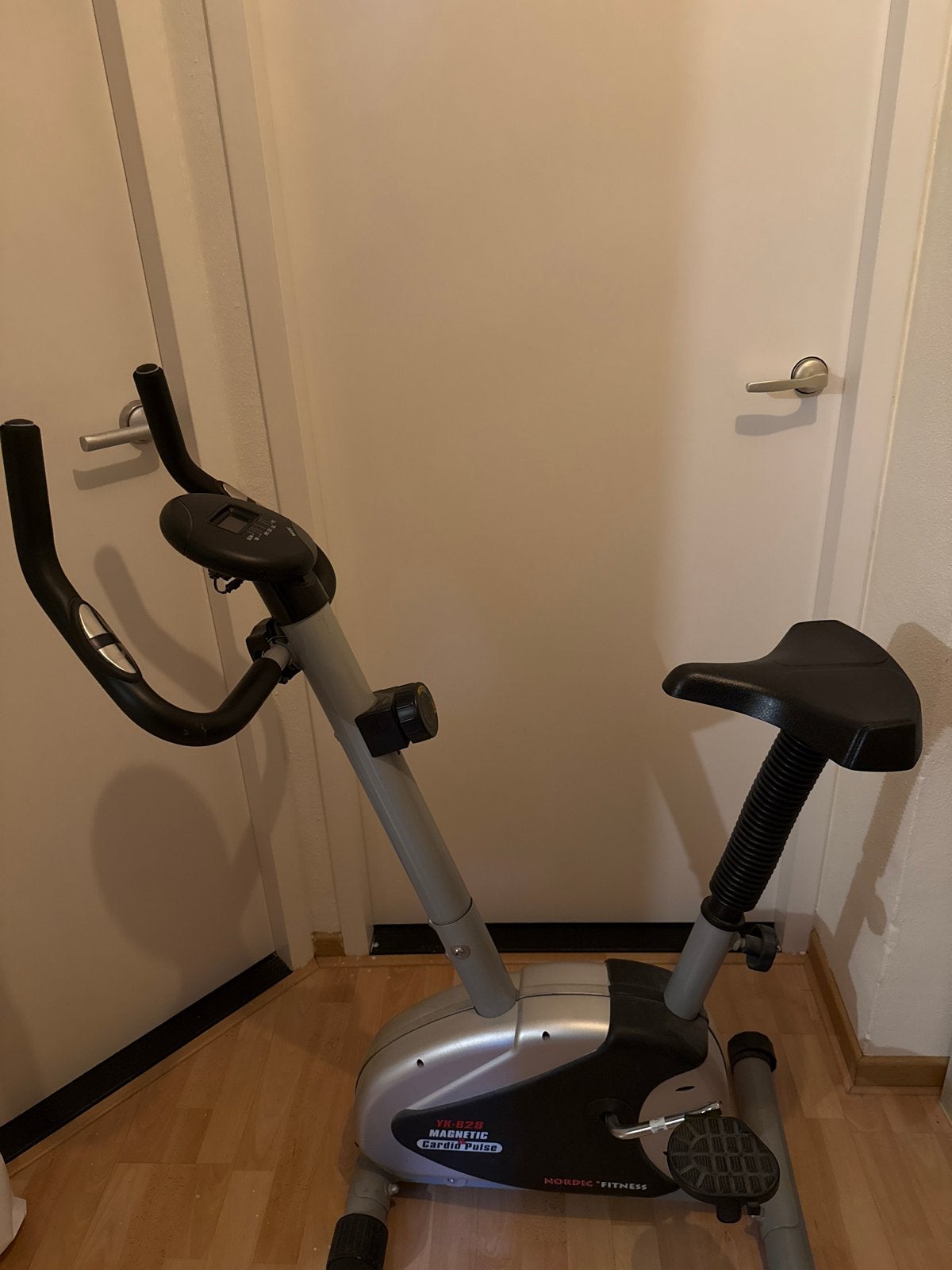 Nordic Fitness Hometrainer - Magnetic Cardio Pulse, Sport en Fitness, Ophalen, Gebruikt, Metaal, Benen