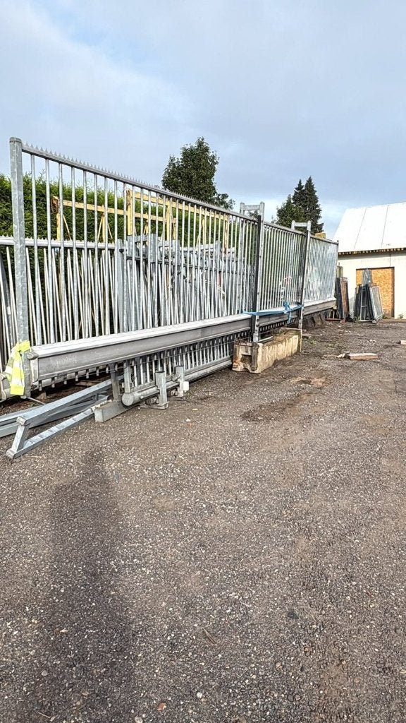 Handbediende schuifpoort hekwerk schuifhek hek hekken, Tuin en Terras, Ophalen of Verzenden, Zo goed als nieuw, IJzer, Tuinhek
