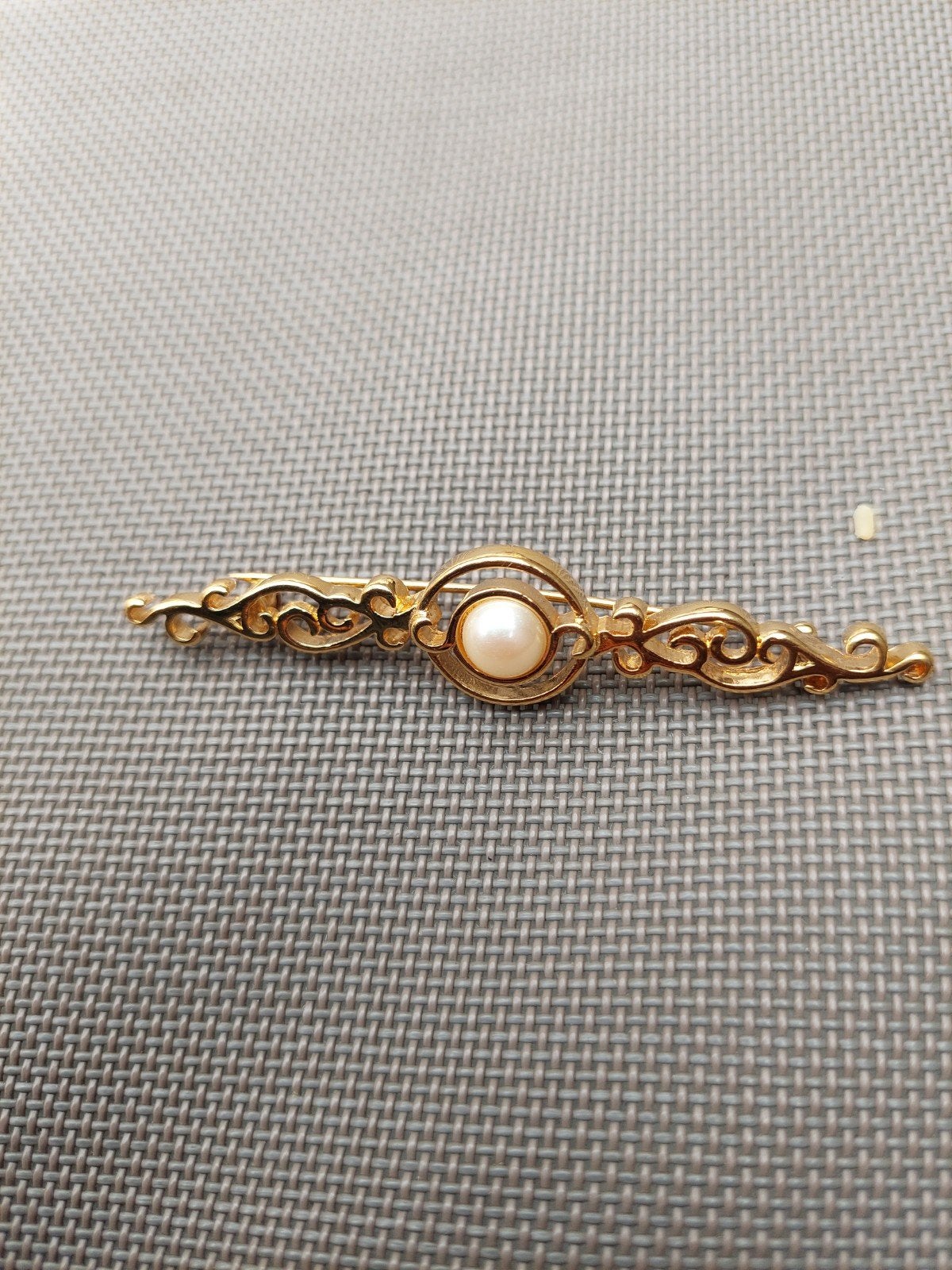 Monet  vintage Broche met nepparel, Ophalen of Verzenden, Goud, Overige materialen