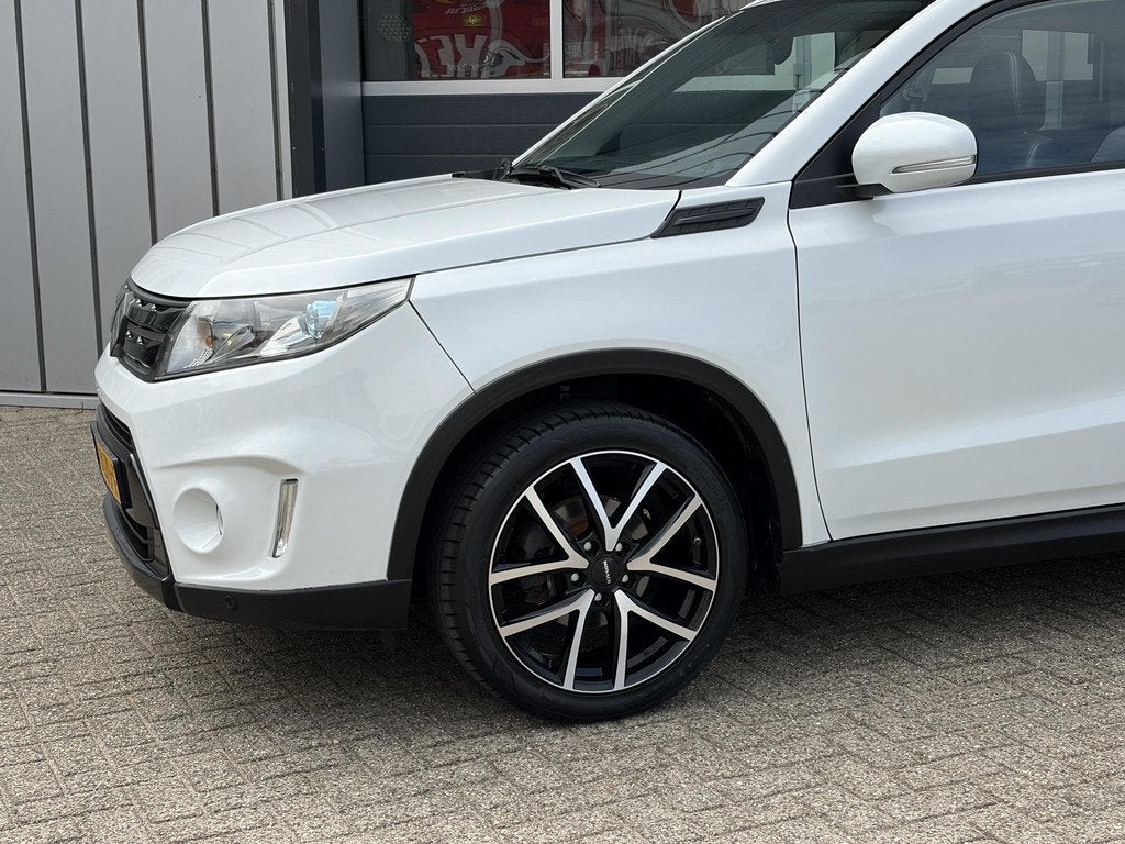 Suzuki Vitara 1.6 High Executive | Pano | LED | Keyless | St, Auto's, Gebruikt, Euro 6, 4 cilinders, 1095 kg