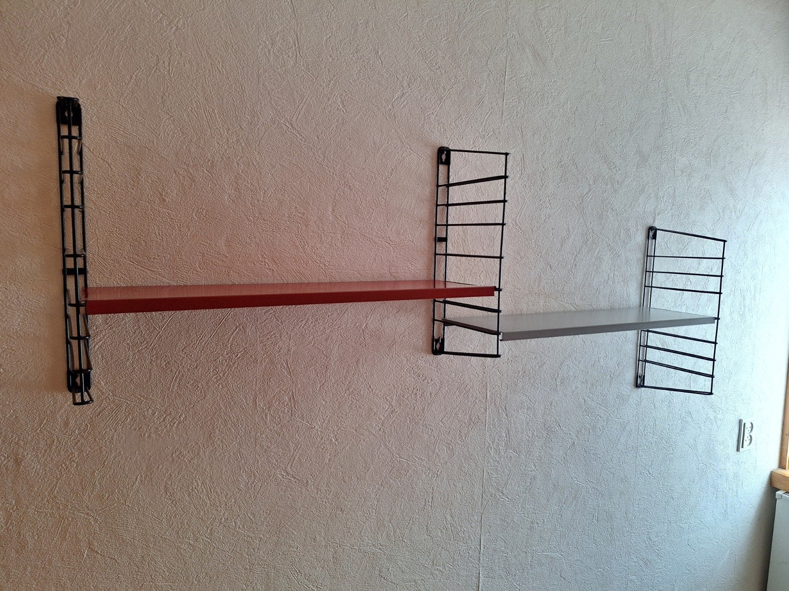 Vintage Tomado wandplanken - rood en grijs, Ophalen, Gebruikt
