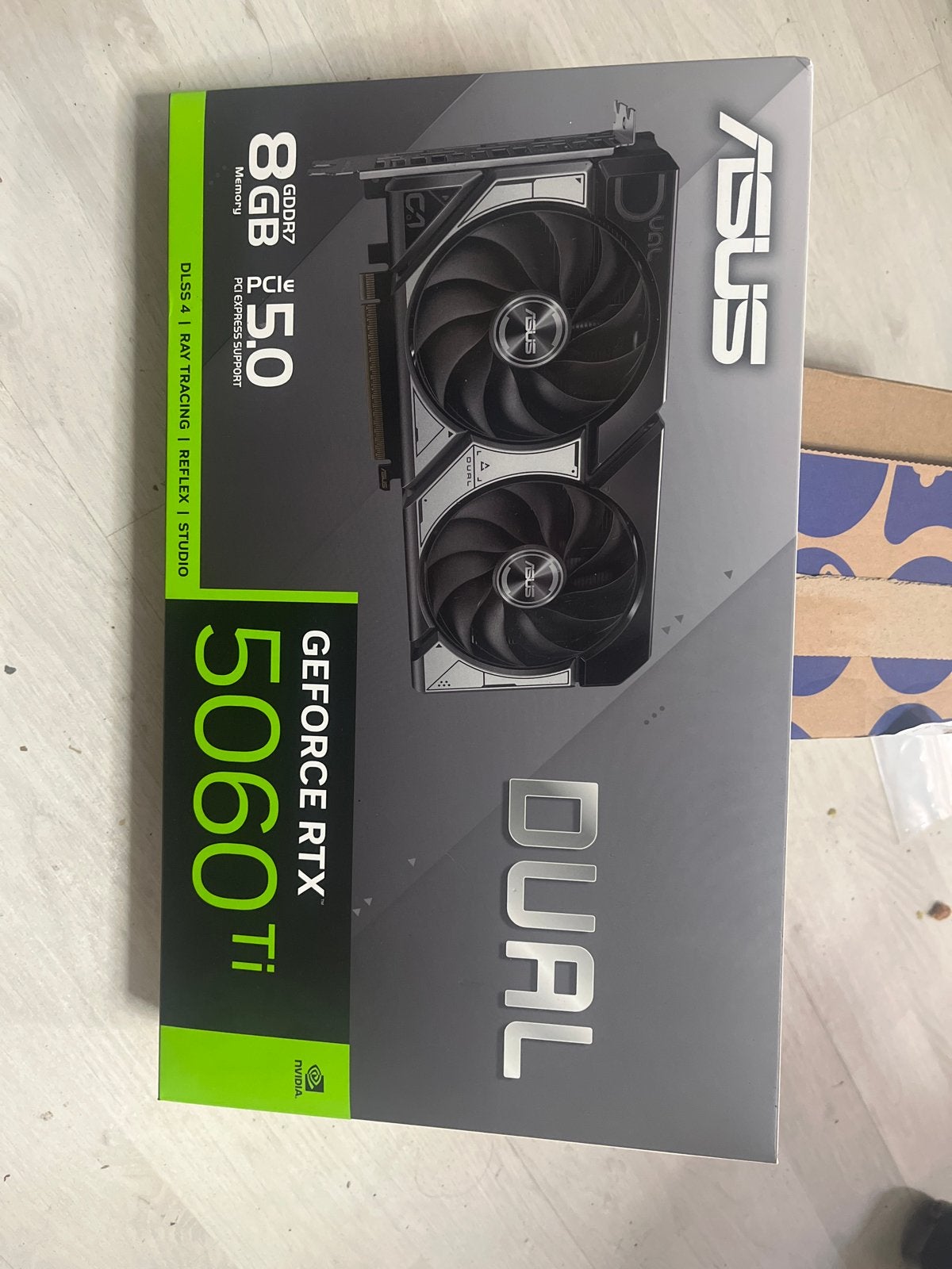 Foto 2 van ASUS Dual GeForce RTX 5060 Ti 8GB GDDR7 Videokaart