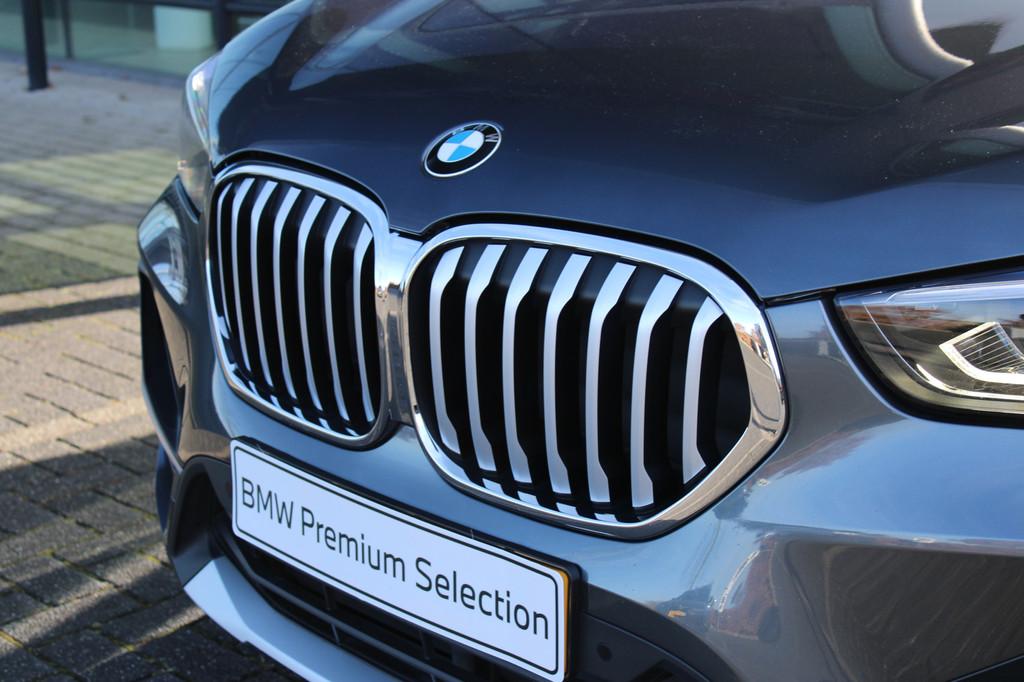 BMW X1 xDrive25e High Executive xLine Automaat / Panoramadak, 8 kWh, Gebruikt, Met garantie (alle), Bedrijf