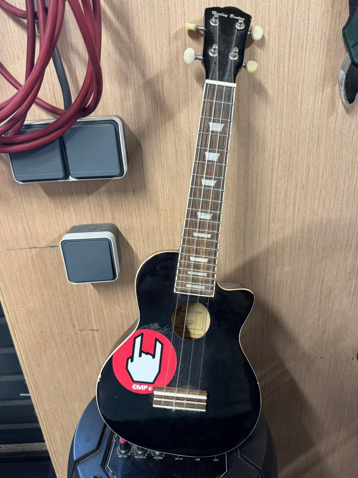 Harley Benton UK-L100E BK Sopraan Ukelele, Ophalen of Verzenden, Zo goed als nieuw, Hollow body