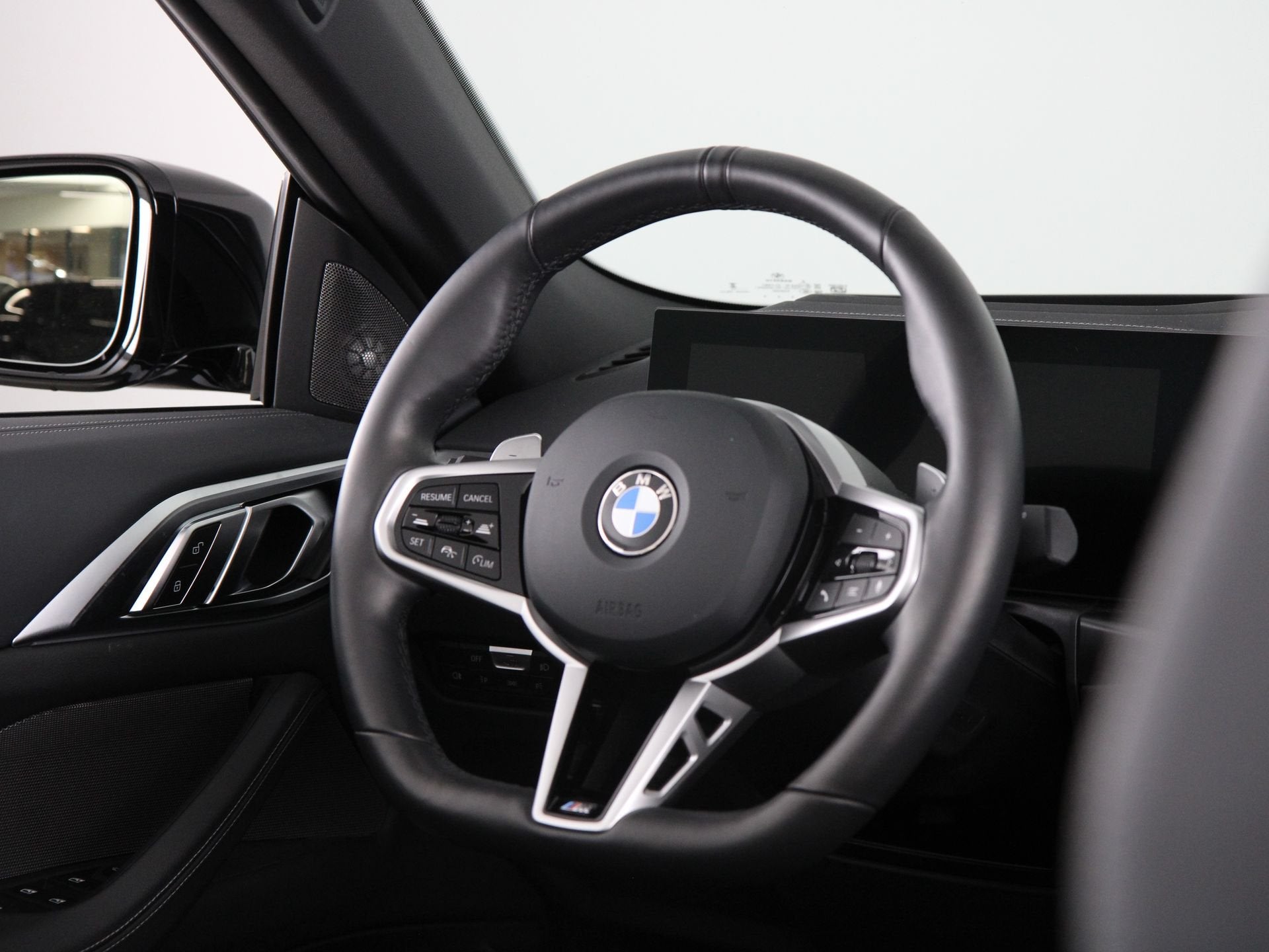 BMW 4 Serie 420i Cabrio M-Sport Pro (bj 2025, automaat), Auto's, Automaat, Gebruikt, 4 stoelen, Zwart