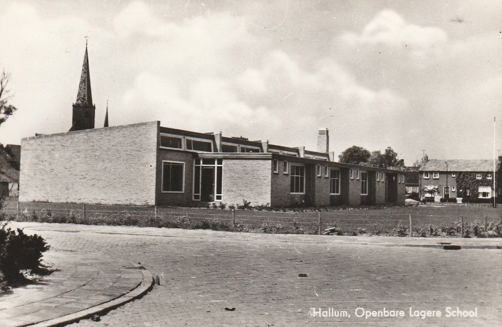 Hallum, Verzamelen, Ansichtkaarten | Nederland, Ophalen of Verzenden, 1940 tot 1960, Gelopen, Friesland