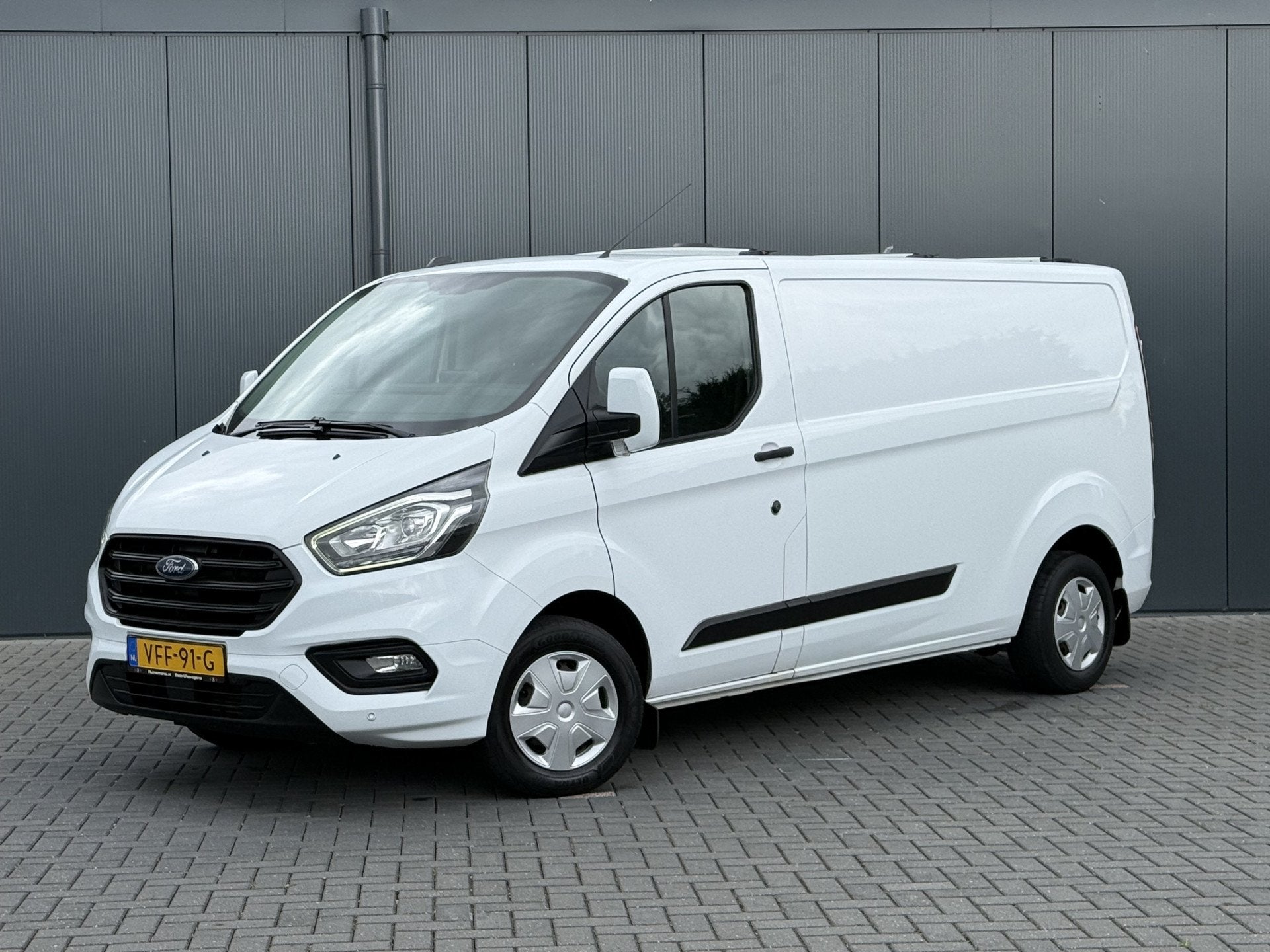 Ford Transit Custom 2.0 TDCI / L2H1 / 1e EIG / SORTIMO INRIC, Voorwielaandrijving, 15 km/l, Euro 6, 4 cilinders