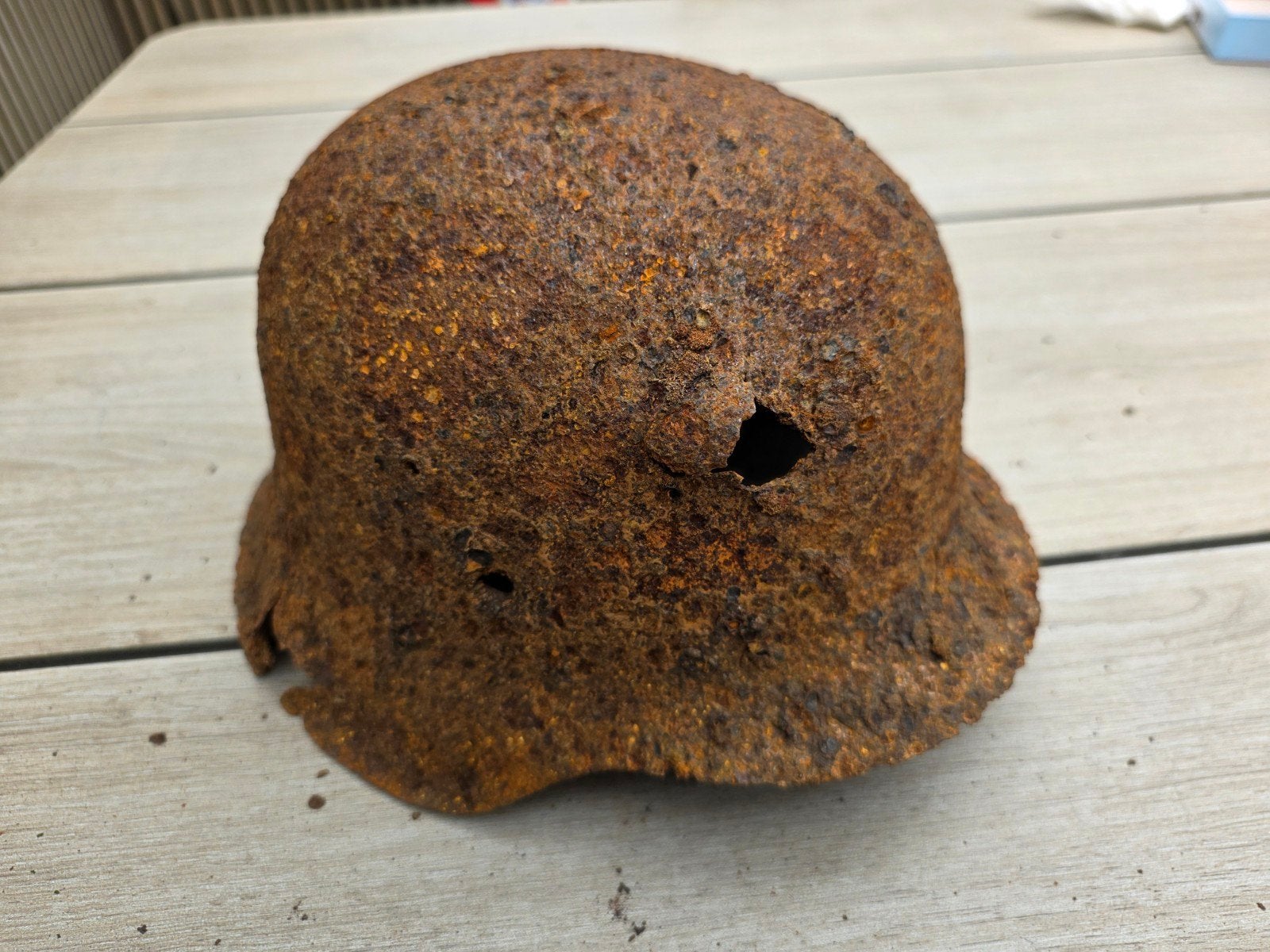 Duitse Helm WW2 Militaria Battle Damage, Verzamelen, Ophalen of Verzenden, Duitsland, Helm of Baret