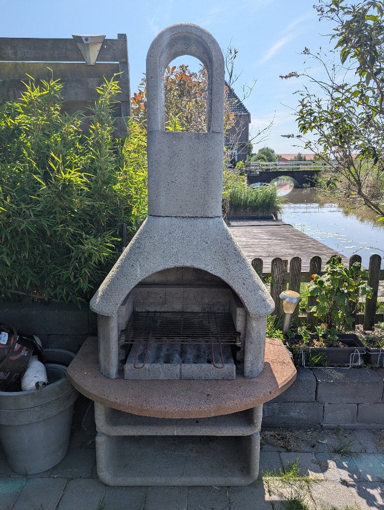 Grote buiten kachel met bbq mogelijkheid., Ophalen, Gebruikt, Houtskool, Onbekend