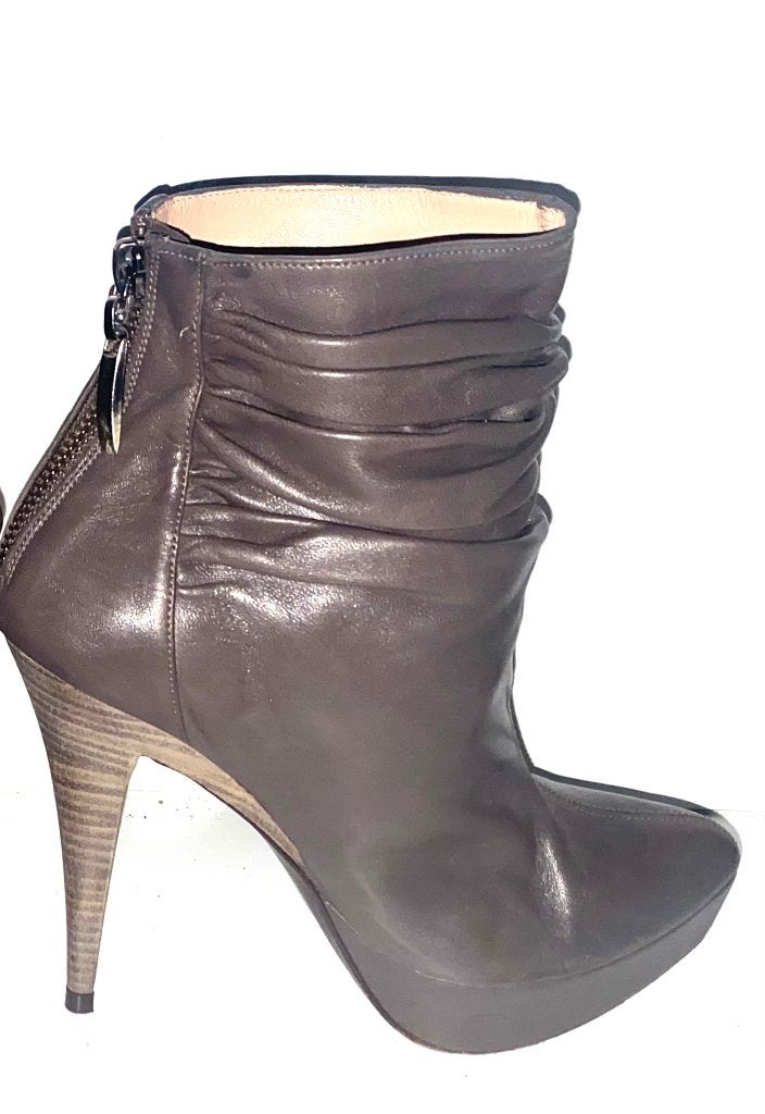 Pura lopez Sexy grijs punt enkellaarsjes maat 37 izgst, Kleding | Dames, Schoenen, Lage of Enkellaarzen, Pura Lopez, Ophalen of Verzenden