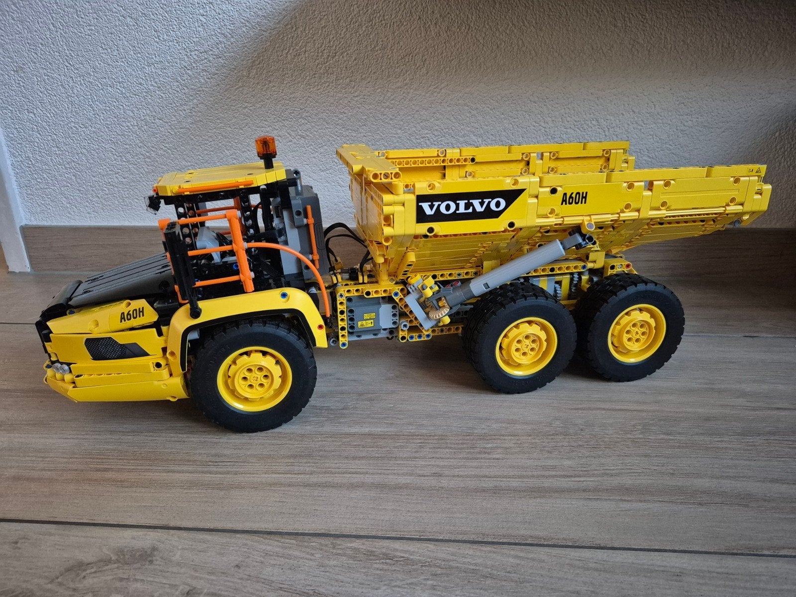 Lego Technic 42114 6x6 Volvo Kiepwagen met Control+, Ophalen of Verzenden, Zo goed als nieuw