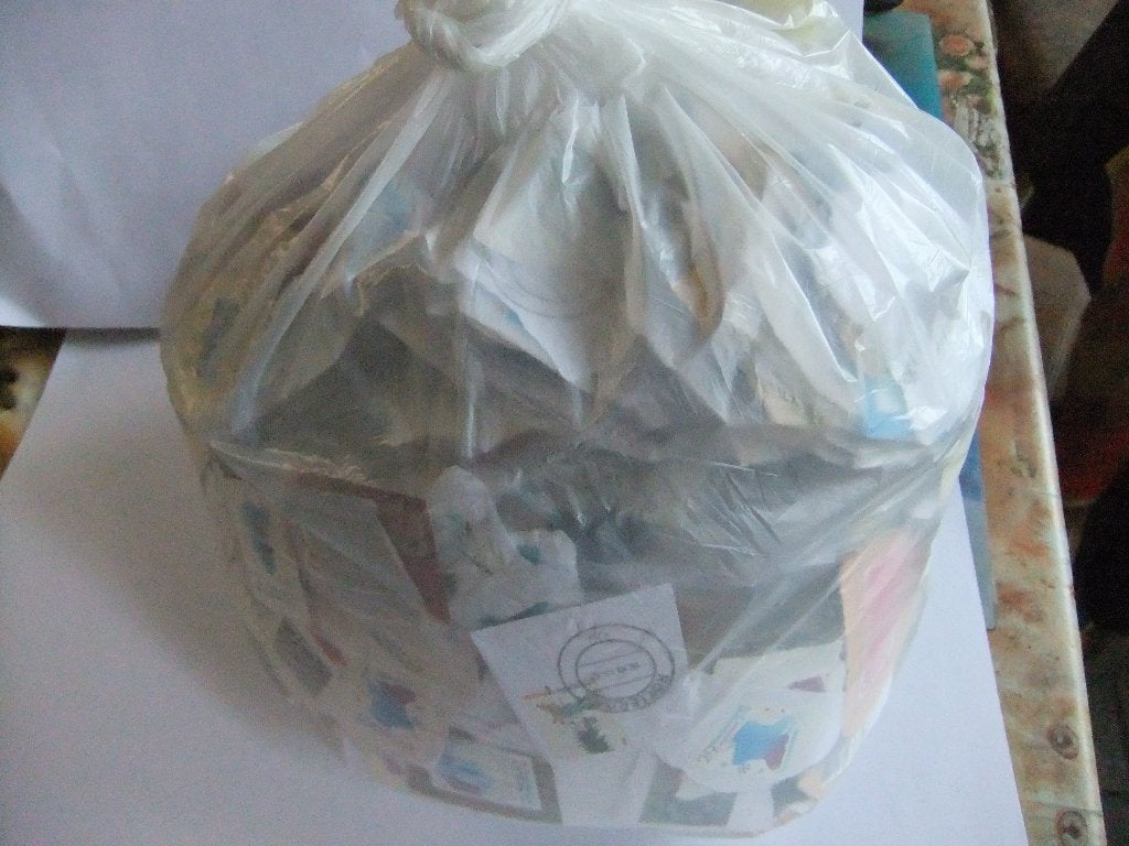 Ruim 1 kilo postzegels op papier - Nederland, Verzenden, Na 1940, Gestempeld
