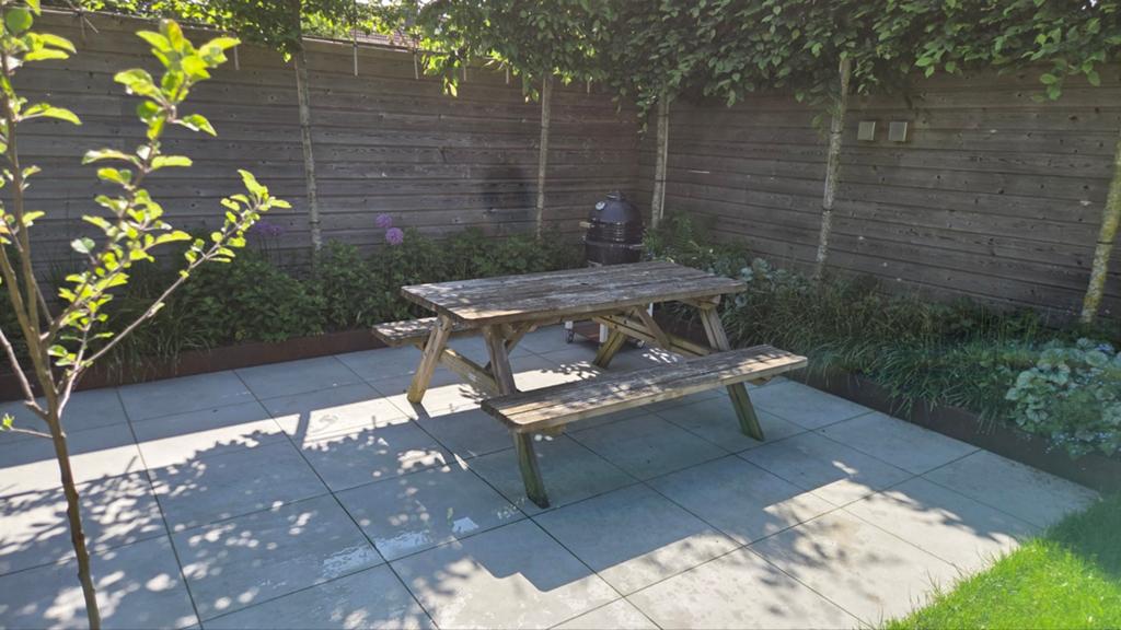 Nette en complete picknicktafel - 180x70 cm, Ophalen of Verzenden, Gebruikt, Rechthoekig, Hout