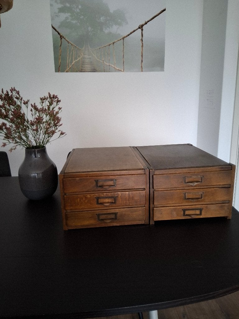 Te koop 2 antieke hele decoratieve ladenkastjes., Huis en Inrichting, Kasten | Ladekasten, 5 laden of meer, Ophalen, 25 tot 50 cm