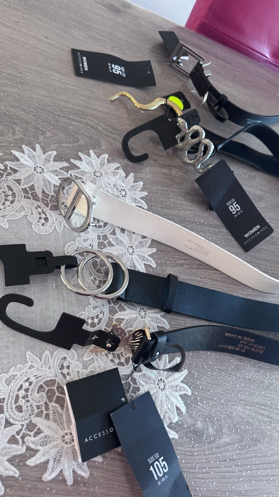 Diverse riemen - Zwart, wit, met unieke gespen, Kleding | Dames, Ophalen, Zwart, Nieuw, Heupriem