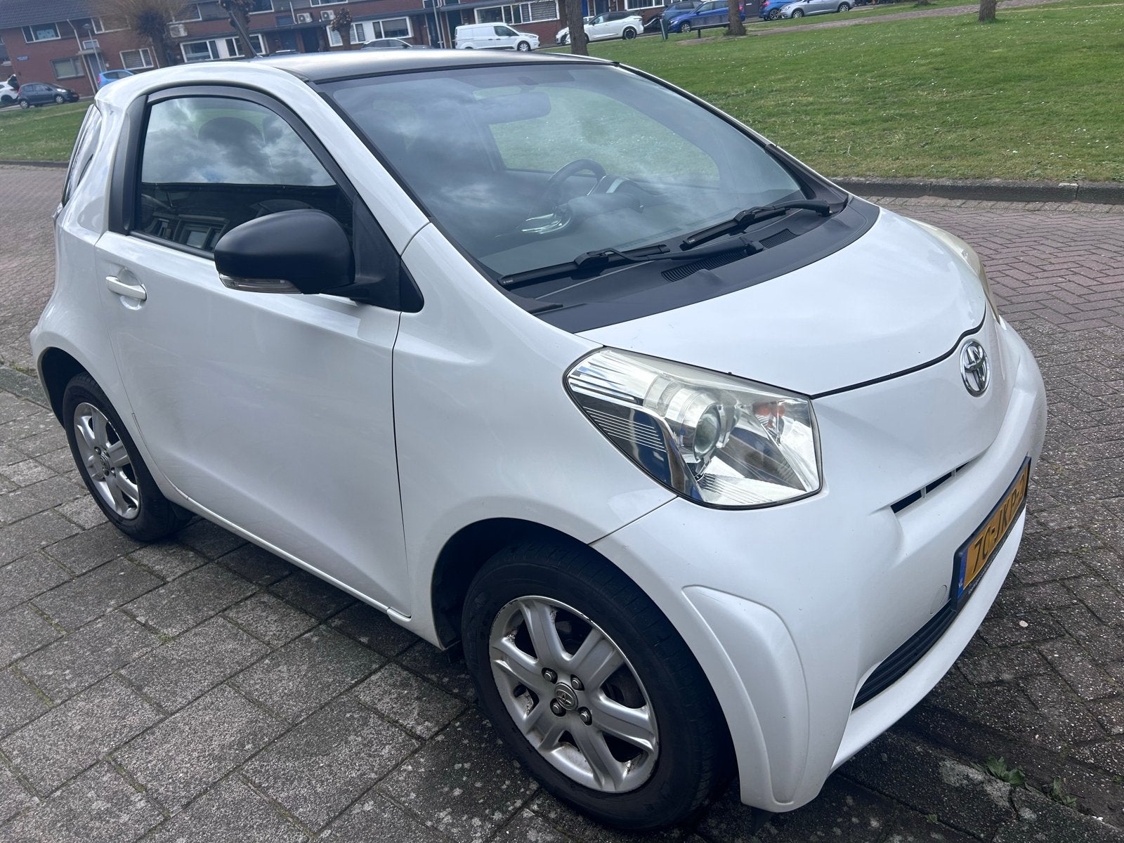 Toyota IQ 1.0 2009 Wit, Auto's, Zwart, 4 stoelen, Origineel Nederlands, Handgeschakeld