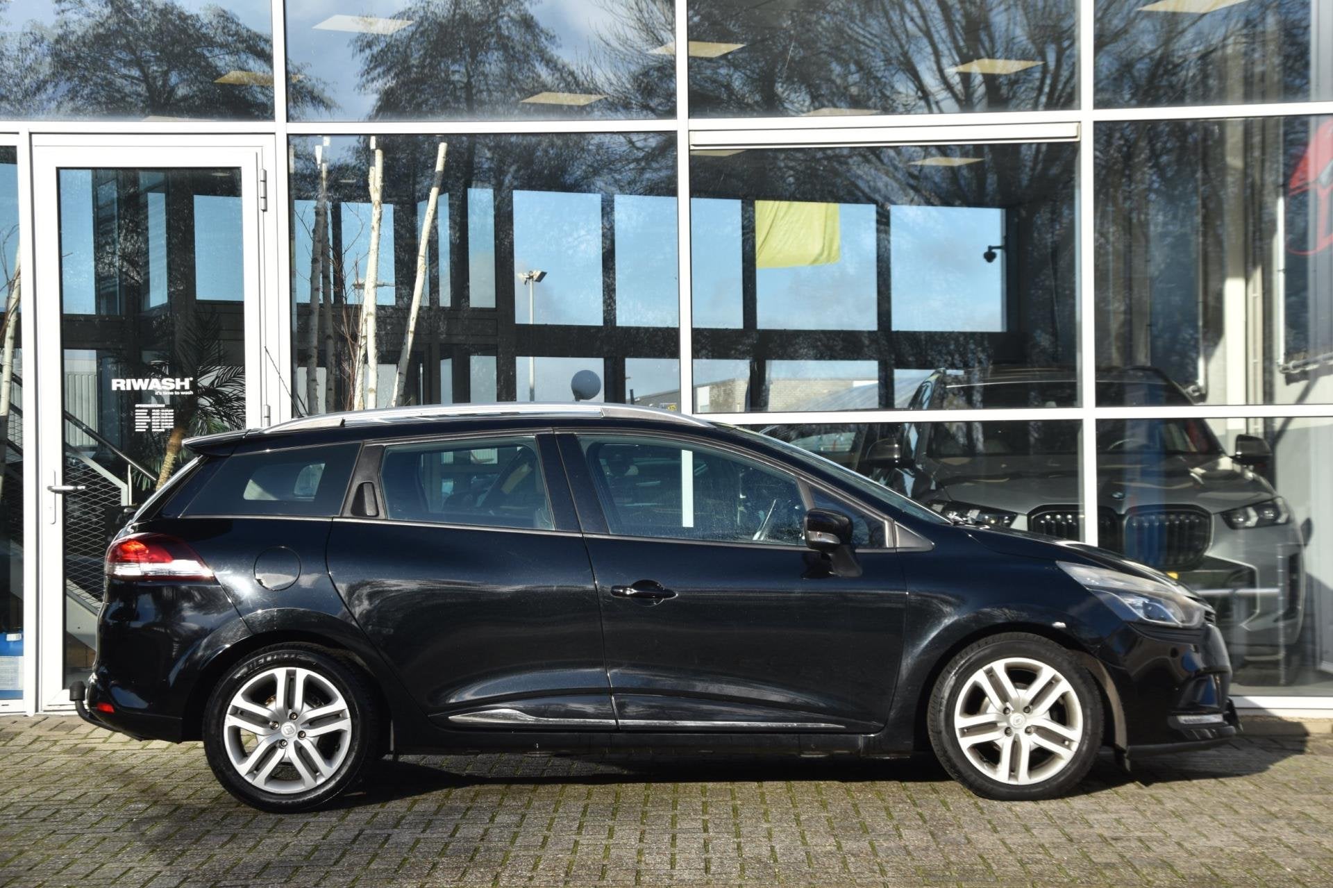 Renault Clio Estate 1.5 dCi Intens | Navi | Bose | Trekhaak, Voorwielaandrijving, Stof, 4 cilinders, Zwart