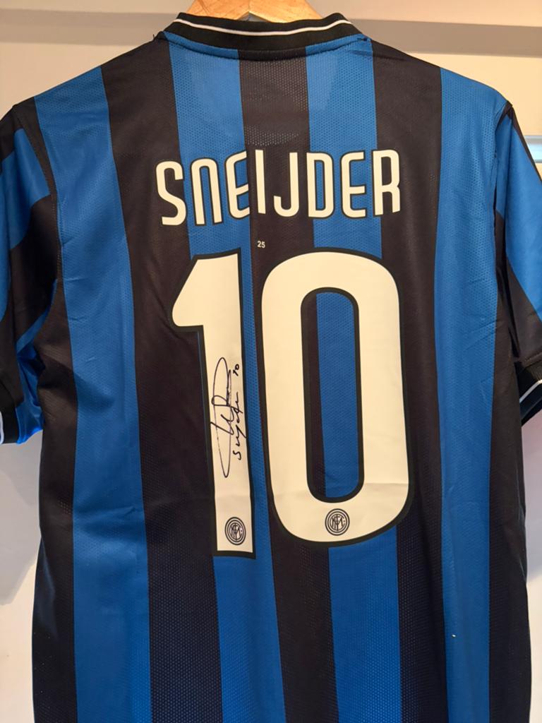 Gesigneerd Wesley Sneijder Inter Milan shirt + fotobewijs, Verzamelen, Sportartikelen en Voetbal, Ophalen of Verzenden, Zo goed als nieuw