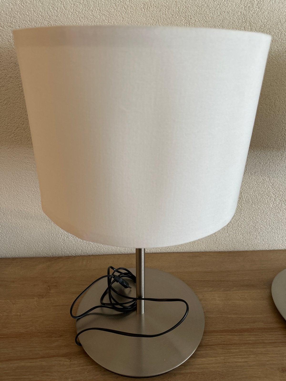 Moderne tafellamp met witte kap en metalen voet, Wit, Zo goed als nieuw, Modern, E27 (groot)