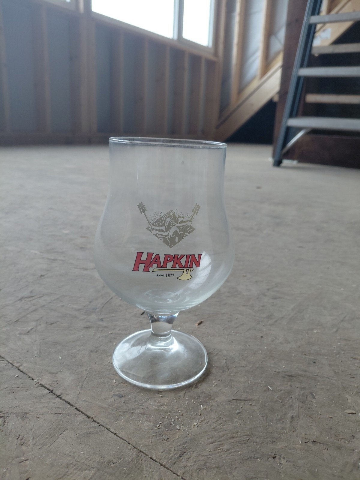 Hapkin speciaalbier glas op voet, Verzamelen, Ophalen of Verzenden, Zo goed als nieuw, Glas of Glazen, Overige merken