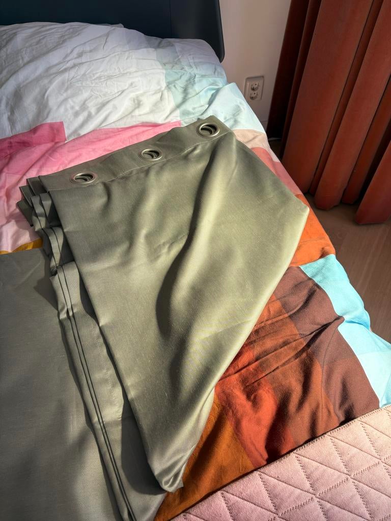Grijs-beige glanzende gordijnen (custom-made), 2 stuks, Huis en Inrichting, Ophalen, Gebruikt, Grijs, 200 cm of meer