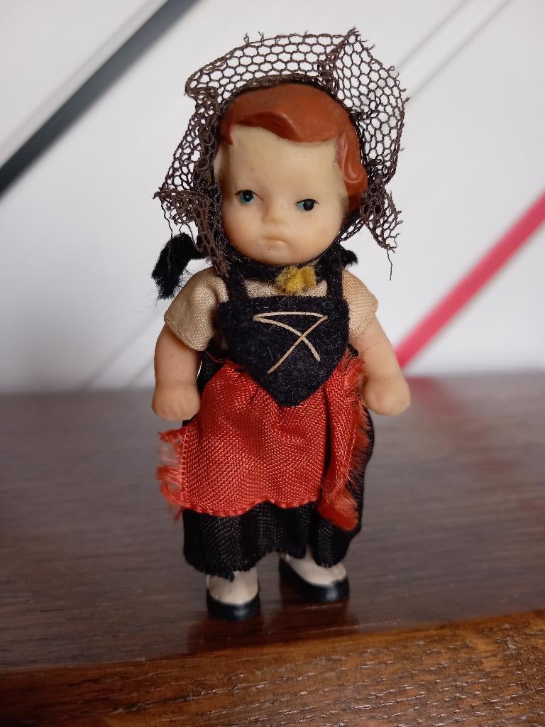 Antiek popje Ari met originele kleding, Ophalen
