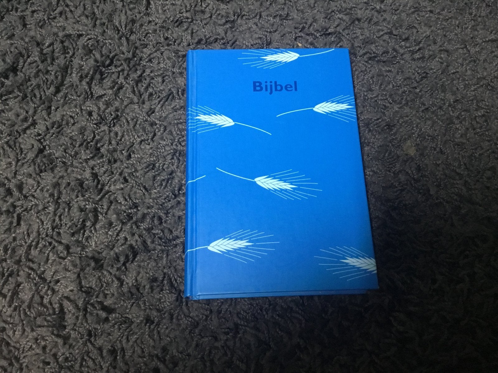 Bijbel - Blauwe editie met graanmotief, Ophalen of Verzenden, Zo goed als nieuw, Christendom | Protestants