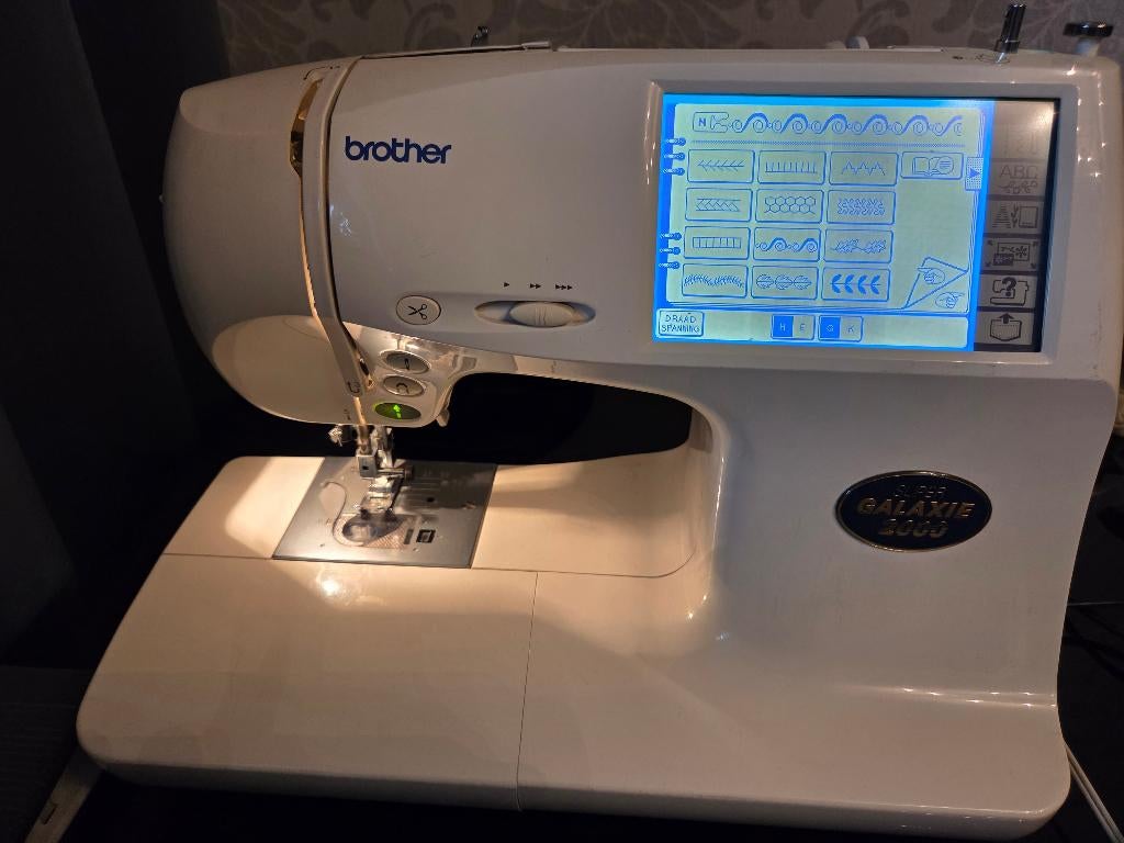 Borduur naaimachine Brother Galaxie 2000, Hobby en Vrije tijd, Borduren en Borduurmachines, Ophalen, Gebruikt, Machineborduren