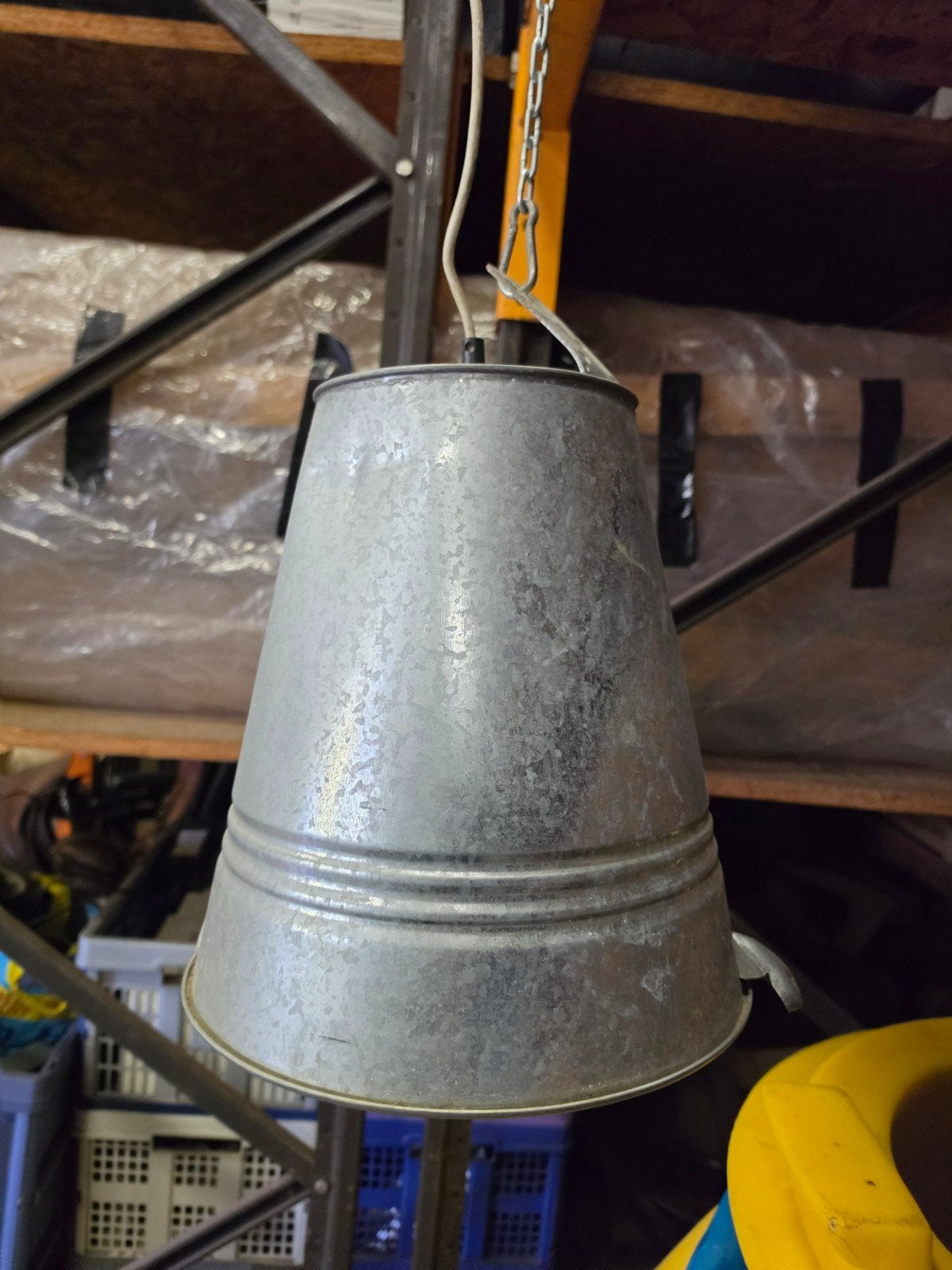 hanglamp van zinken emmer, Ophalen