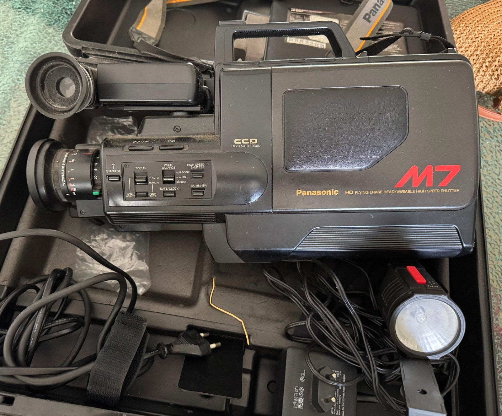 Panasonic videocamera VHS in koffer, Ophalen