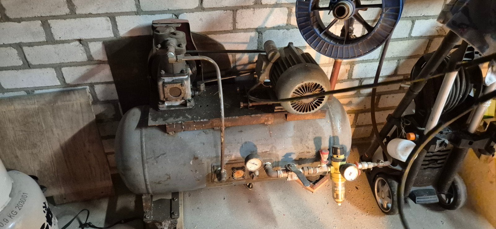Robuuste compressor met grote tank, Ophalen, Gebruikt